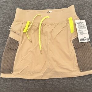 lululemon athletica Beige and Neon Yellow Skirt